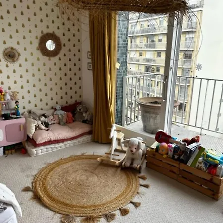 Spacious With Terrace Paris